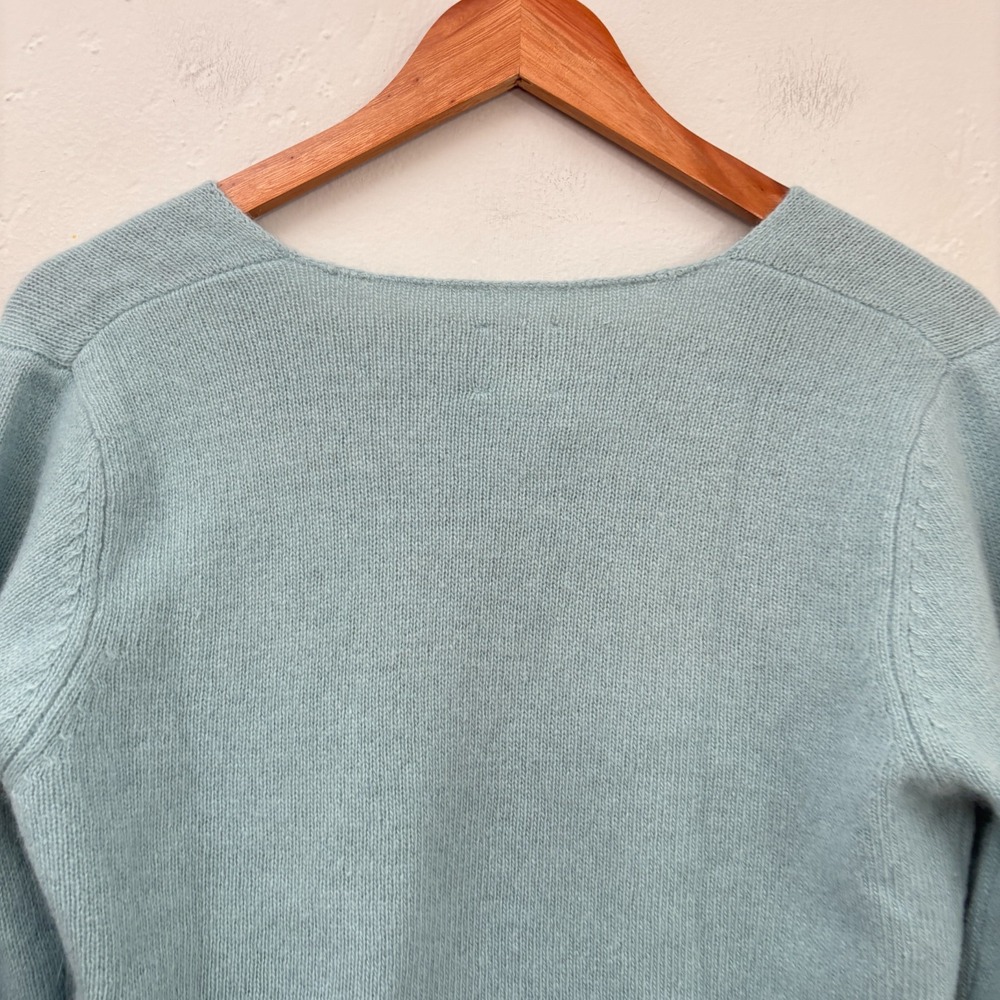 Garnet Hill Embroidered Sweater Women Medium Light Blue Lambswool Angora FLAW - Picture 10 of 16